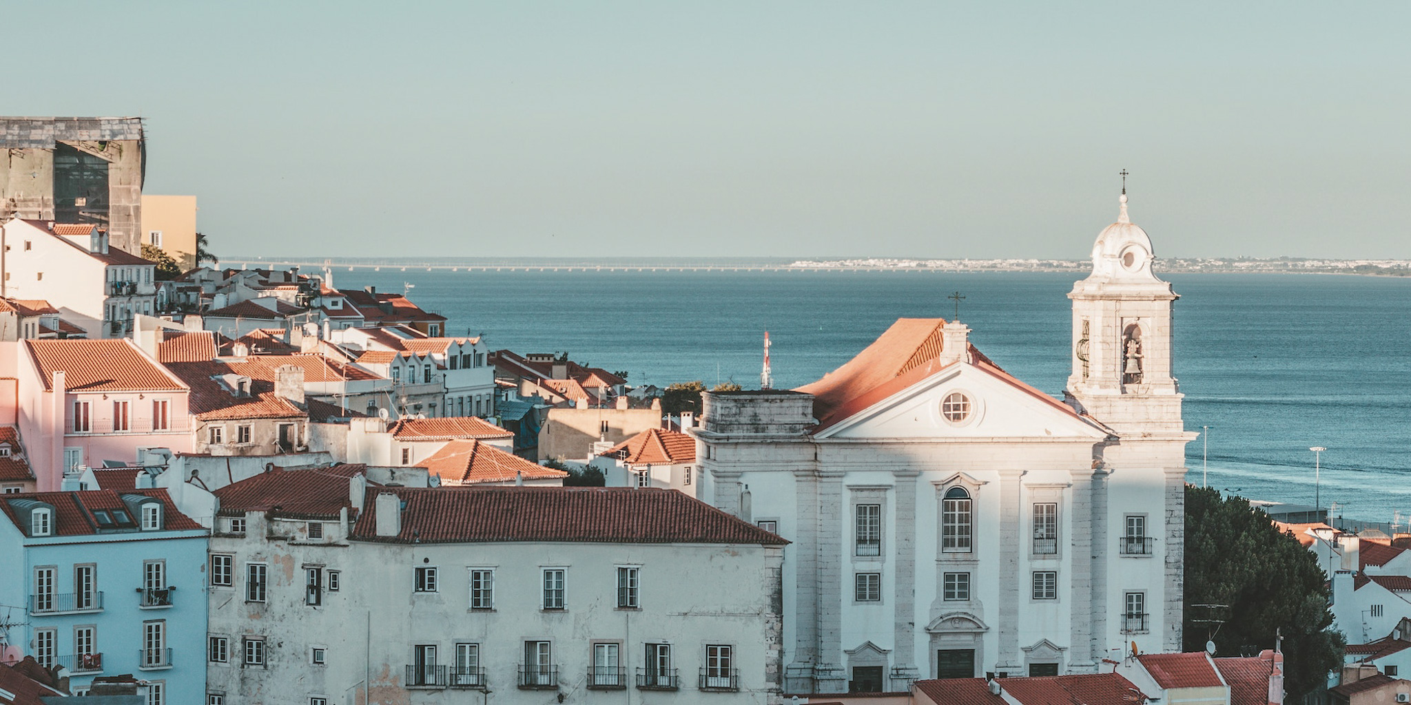 Alfama buildings.jpg